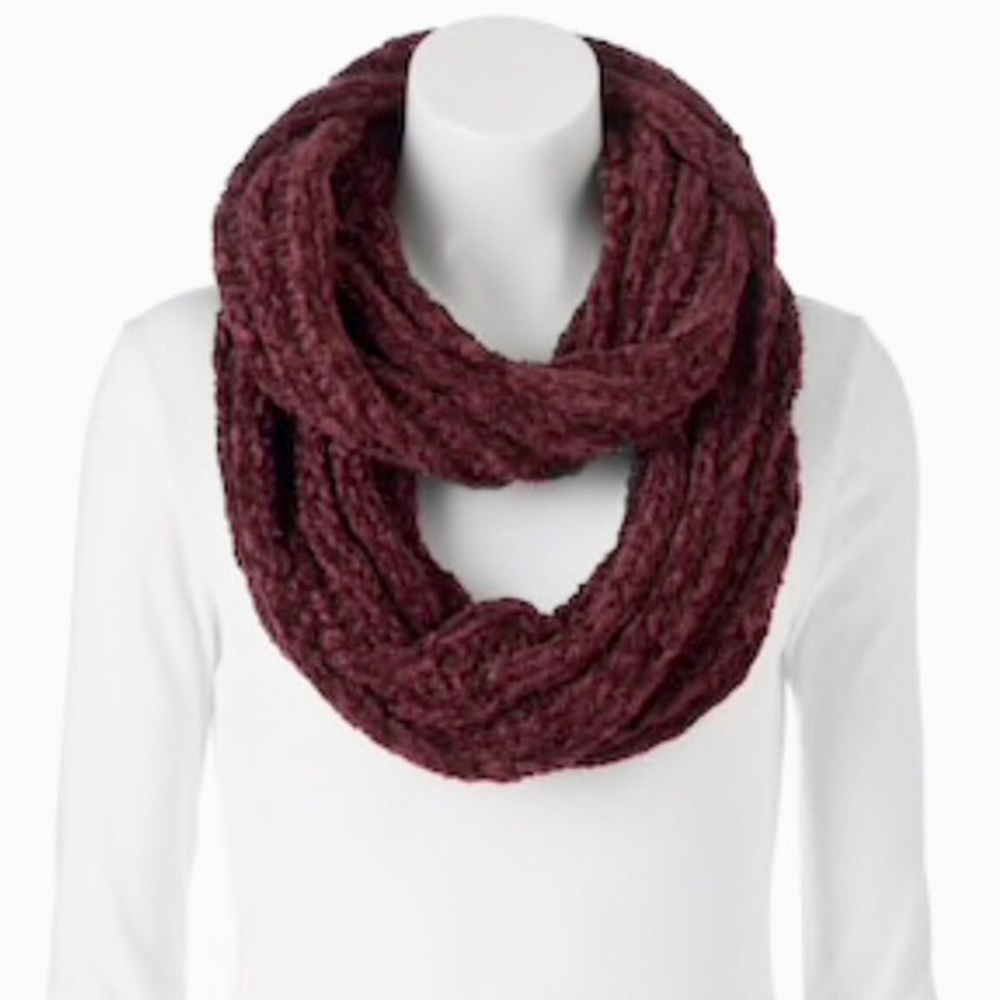 BURGUNDY KNIT INFINITY SCARF